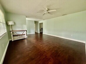 1155 Heidi Ct in DeLand, FL - Foto de edificio - Building Photo