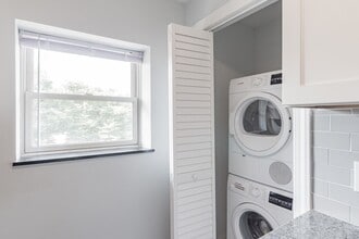 Bunt Commons III: 58+ Senior Living Community in Amityville, NY - Building Photo - Building Photo