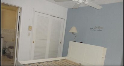 5708 Mulberry Dr in Tamarac, FL - Building Photo - Building Photo