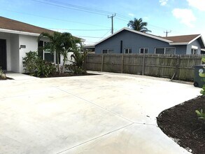 2858 N Dixie Hwy in Boca Raton, FL - Building Photo - Building Photo