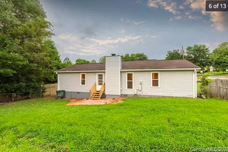 1406 Pleasant Plains Rd in Matthews, NC - Foto de edificio - Building Photo