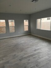 12662 Bradley Ave in Sylmar, CA - Foto de edificio - Building Photo