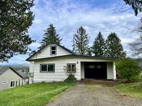 35425 9th St in Nehalem, OR - Foto de edificio - Building Photo