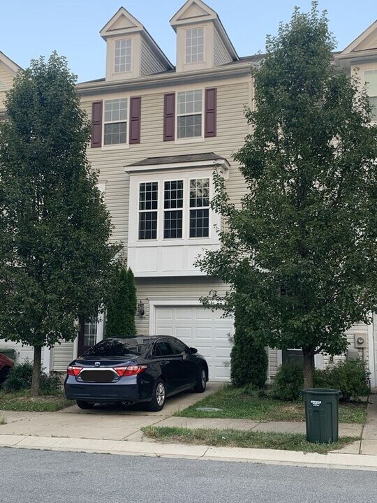 43543 Wild Iris St in California, MD - Building Photo