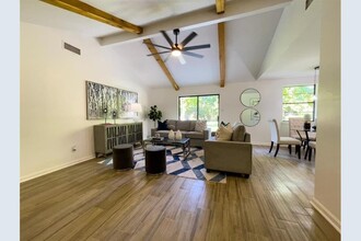 11914 Renwick Dr in Houston, TX - Foto de edificio - Building Photo