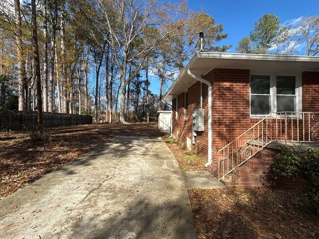 4296 Pineview Dr in Powder Springs, GA - Building Photo - Building Photo