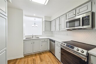 5220 Weslayan St in Houston, TX - Building Photo - Building Photo