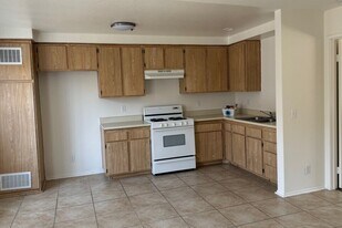 Park Villas 55+ Senior Apartments in South Gate, CA - Building Photo