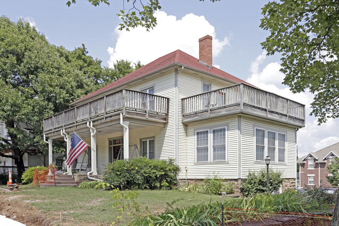 358 N Arkansas Ave in Fayetteville, AR - Foto de edificio