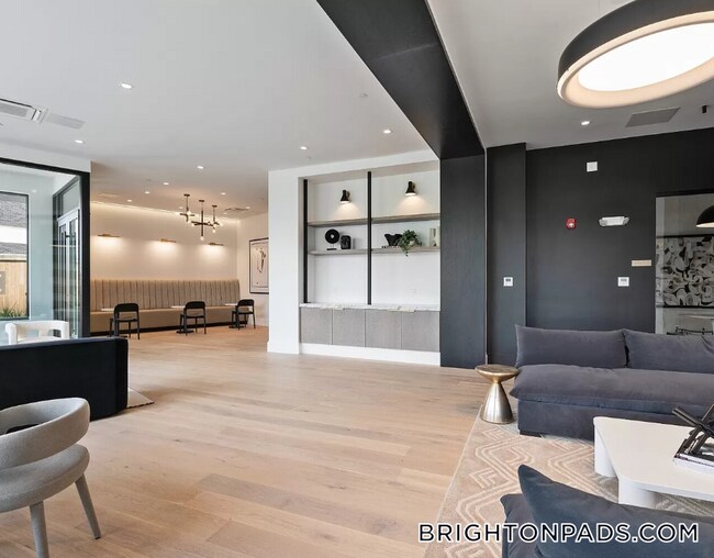 50 Leo M Birmingham Pkwy, Unit 604 in Boston, MA - Building Photo - Building Photo