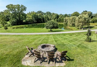 146 Johnny Cake Hollow Rd in Pine Plains, NY - Foto de edificio - Building Photo