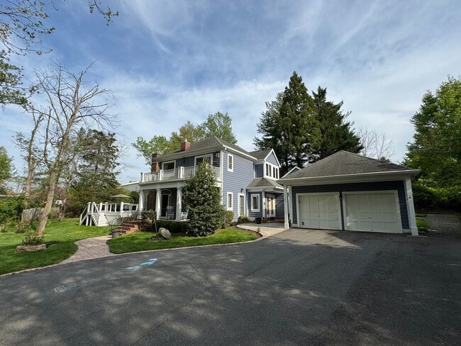 10505 Miller Rd in Oakton, VA - Building Photo - Building Photo