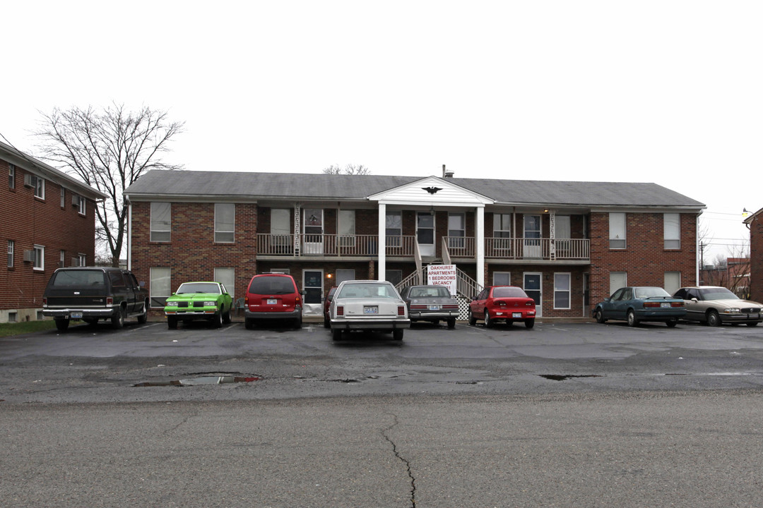 Oakhurst Apartments in Louisville, KY - Building Photo