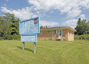 Hidden Valley Apartments (DCP Venture 4 LLC) in Davisburg, MI - Building Photo - Building Photo
