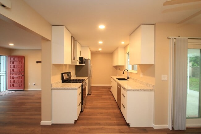 1765 N 6th Pl in Port Hueneme, CA - Building Photo - Building Photo