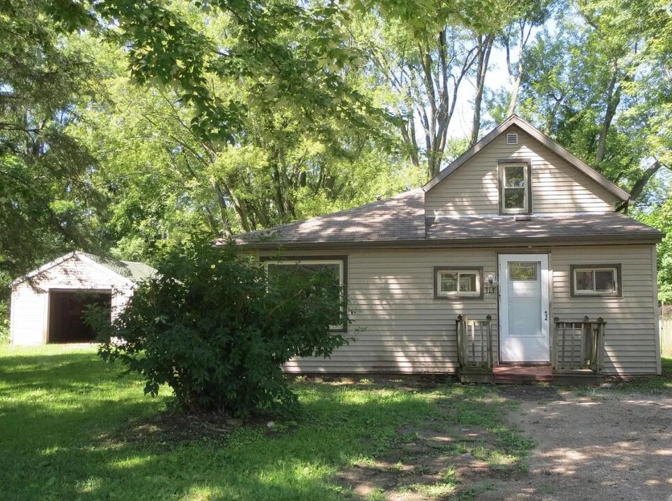 313 Elm St in New London, WI - Foto de edificio