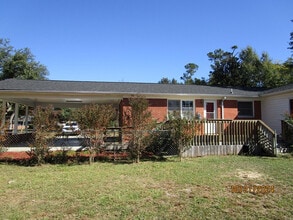 550 Manchester Dr in Manning, SC - Building Photo - Building Photo