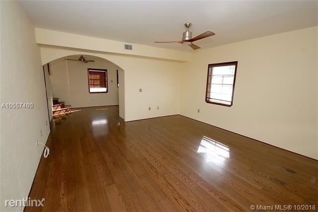 1525 Pennsylvania Ave-Unit -Apt 2 in Miami Beach, FL - Building Photo