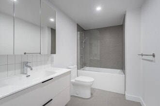 2198 Boul. de Maisonneuve E in Montréal, QC - Building Photo - Building Photo