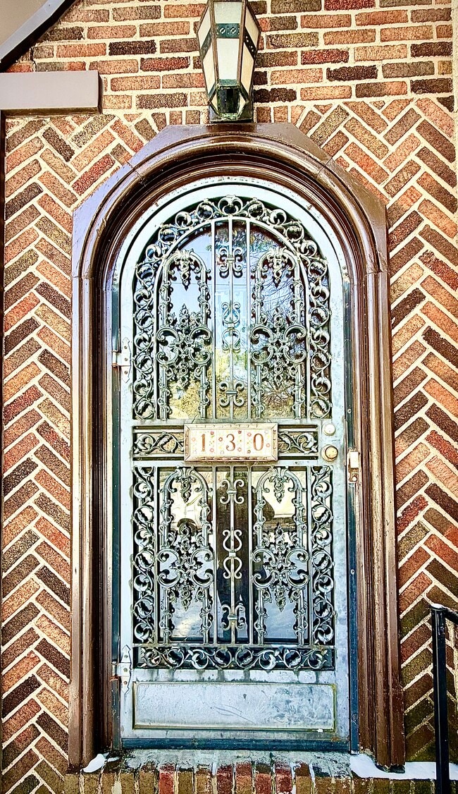 130 Orlin Ave SE, Unit Floor 2 in Minneapolis, MN - Foto de edificio - Building Photo