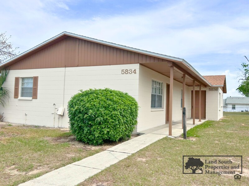5834 Charlton Dr in Lakeland, FL - Building Photo