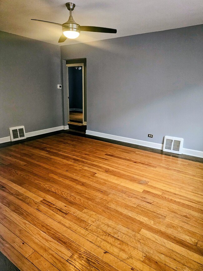 7630 S Jeffery Blvd in Chicago, IL - Building Photo - Building Photo