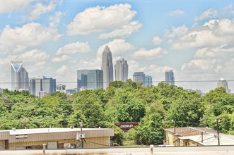 Plaza 25 in Charlotte, NC - Foto de edificio - Building Photo