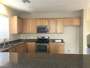 183 Rolling Fields Ct in Henderson, NV - Building Photo - Building Photo