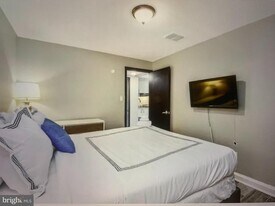 2135 Walnut St in Philadelphia, PA - Building Photo