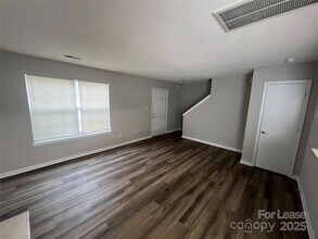 12111 Stewarts Crossing Dr in Charlotte, NC - Foto de edificio - Building Photo