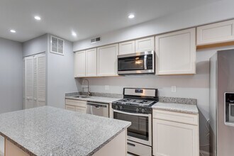 537 Newcomb St SE #201, Unit 4 in Washington, DC - Building Photo - Building Photo