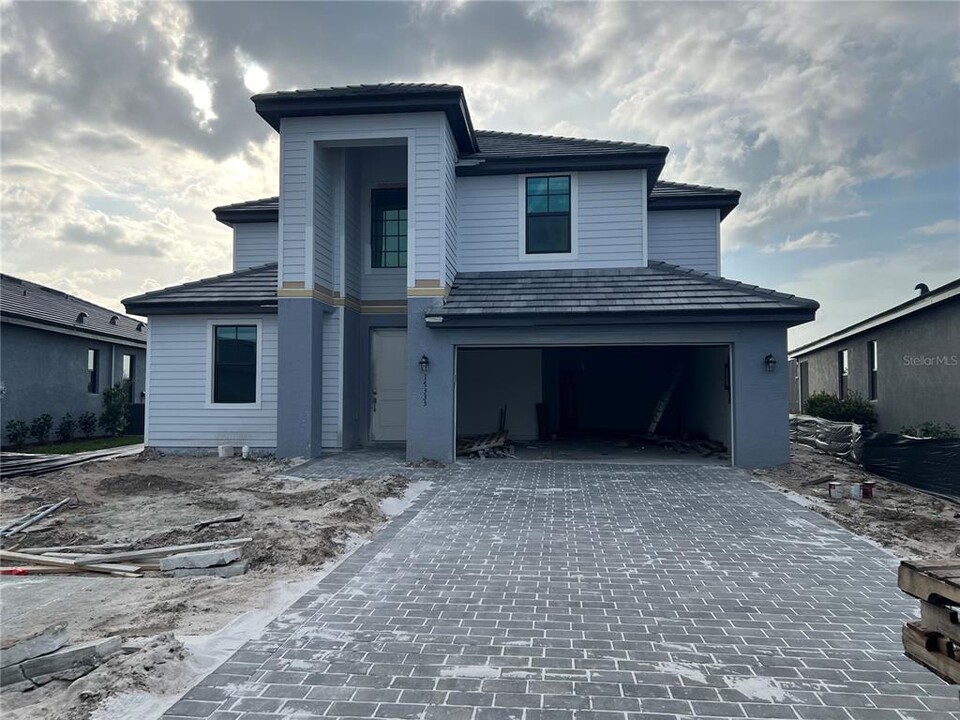 17333 Luminous Ave in Venice, FL - Building Photo