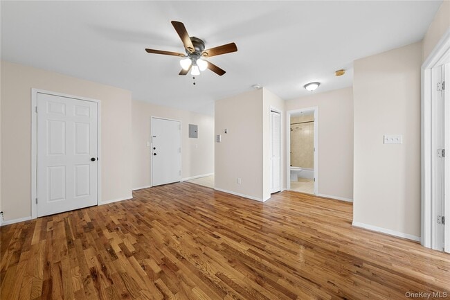 410 Jericho Tpke in North Hempstead, NY - Building Photo - Building Photo