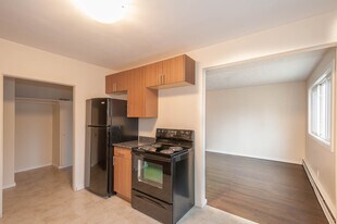 Rodney Apartments in Edmonton, AB - Building Photo