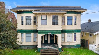 Highland Avenue apartments in Bremerton, WA - Building Photo