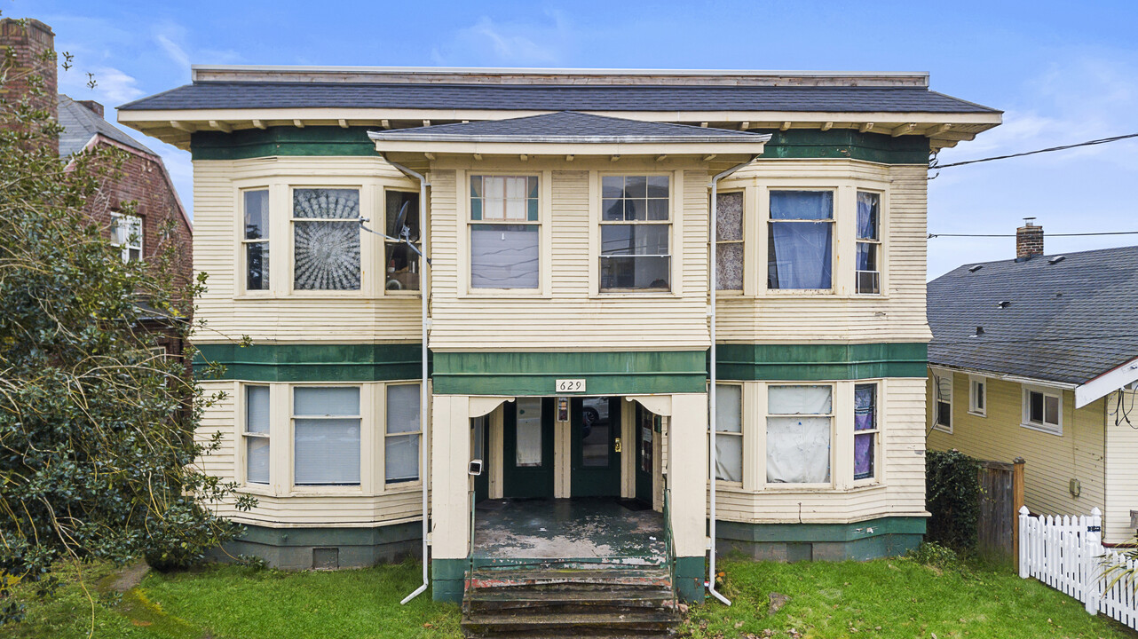 Highland Avenue apartments in Bremerton, WA - Building Photo