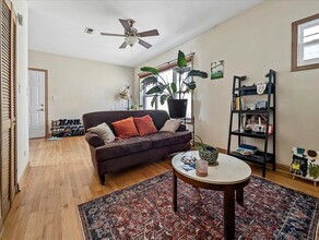 2022 N Spaulding Ave, Unit 3E in Chicago, IL - Foto de edificio - Building Photo