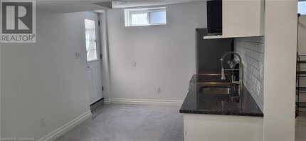 38 Highbrook St in Kitchener, ON - Building Photo - Building Photo