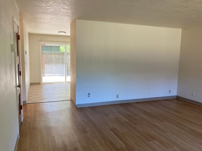1671 Ferry St in Eugene, OR - Building Photo - Building Photo