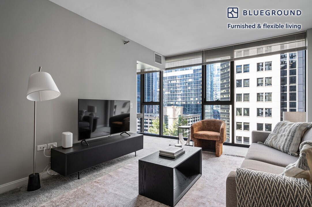 210 N Wells St in Chicago, IL - Foto de edificio