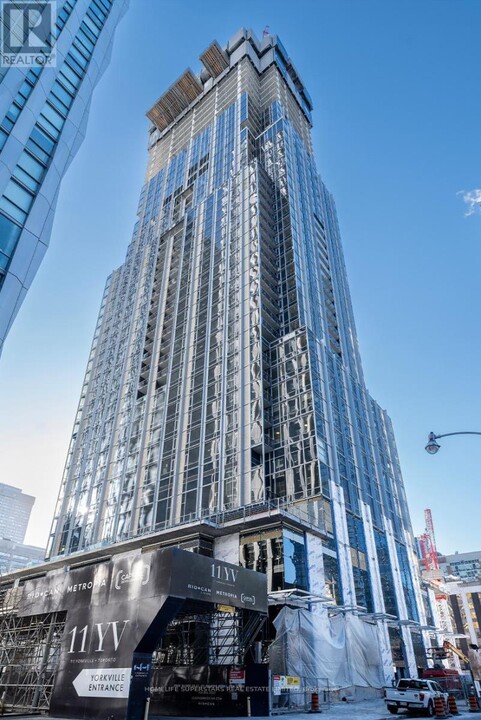 11-1311 Yorkville Ave in Toronto, ON - Building Photo