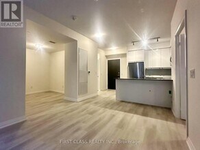 3270 Sheppard Ave E in Toronto, ON - Building Photo - Building Photo