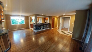 7551 Dowerdell Ln W in Lakewood, WA - Building Photo - Building Photo