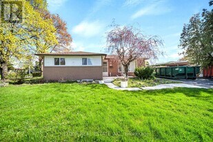 7 Drayton Crescent in Brampton, ON - Building Photo