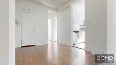 20 Fifth Avenue in New York, NY - Building Photo - Building Photo