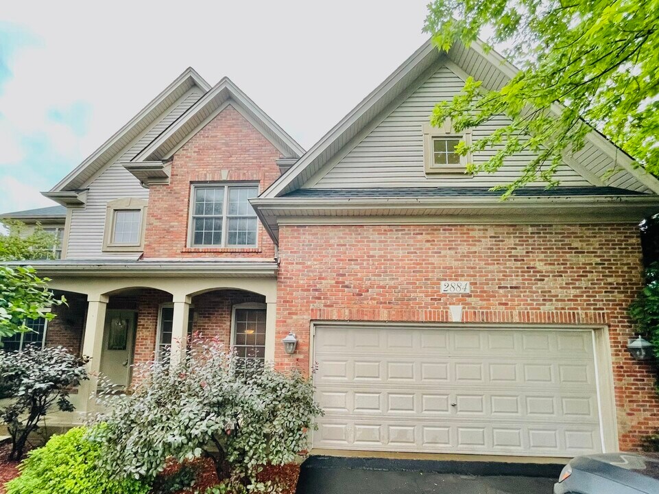 2884 Riverstone Ct in Aurora, IL - Building Photo