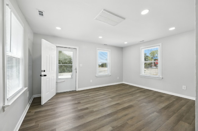 118 Parkdale Ave in Hampton, VA - Foto de edificio - Building Photo