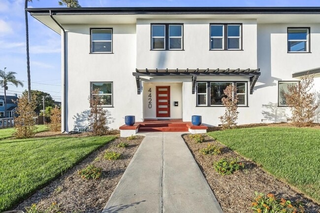 4420 Voltaire St in San Diego, CA - Foto de edificio - Building Photo