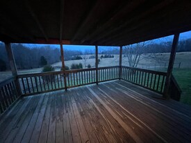 750 Coaling Rd in Charlotte, TN - Building Photo