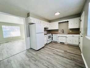 335 W Vandament Ave in Yukon, OK - Building Photo - Building Photo